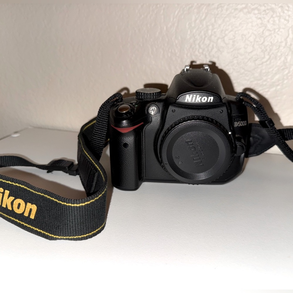 Nikon D5000 (lens not included)
